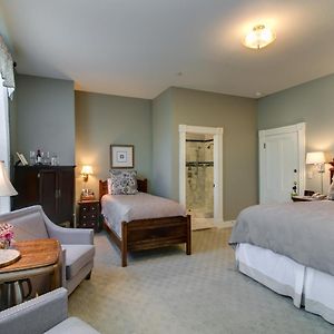 Comfort Triple Room Shower